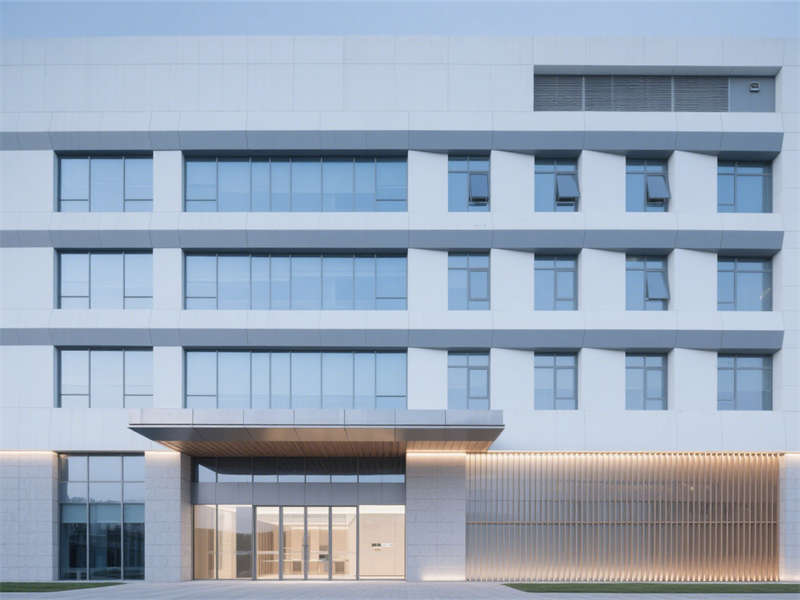 合肥辦公樓裝修：以極簡(jiǎn)質(zhì)感打造高效辦公空間